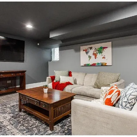 Forrestville Ave Large Suite